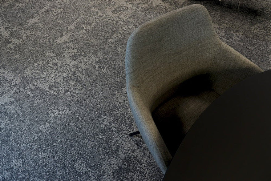 Effen of gemêleerd tapijt? Dit is wat het doet met je ruimte