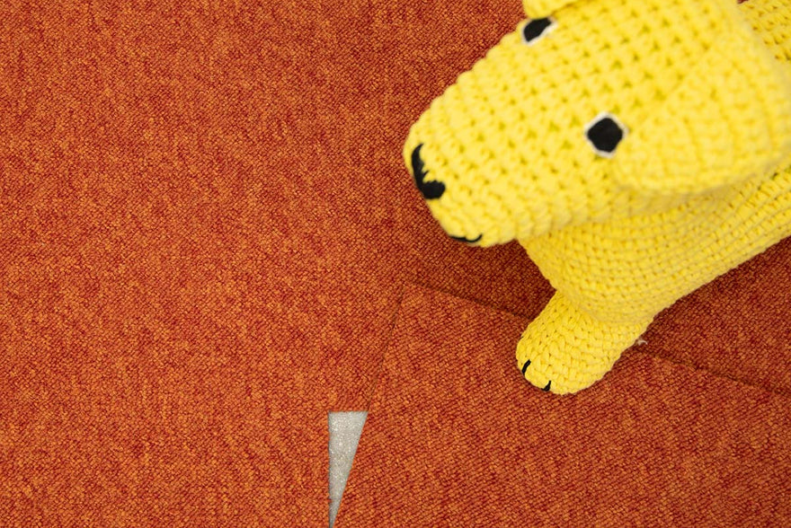 Goedkope tapijttegels als alternatief voor kamerbreed tapijt