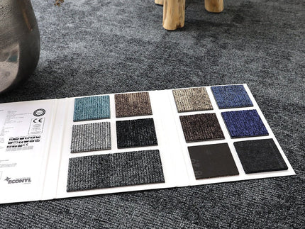 Tapijttegels kleur kiezen: Monique’s beste tips om fouten te voorkomen