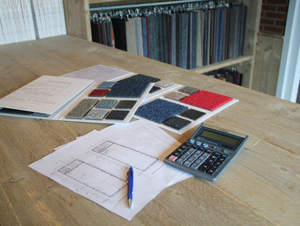 Waar kan ik de beste tapijttegels kopen? Eerlijke vergelijking van 3 opties