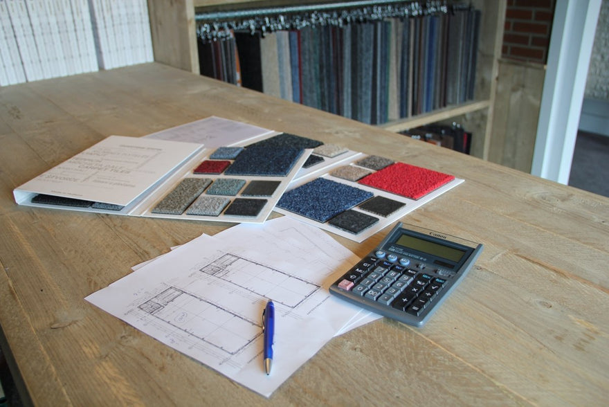 Waar kan ik de beste tapijttegels kopen? Eerlijke vergelijking van 3 opties