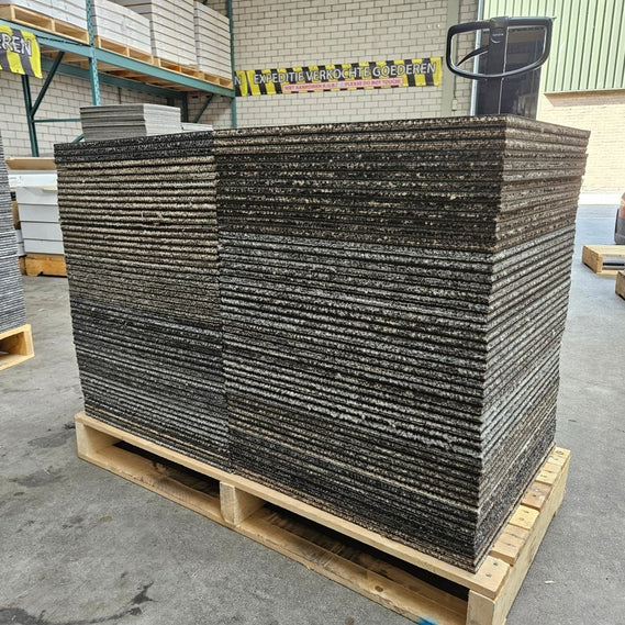 A - keus mix pallet 50x50cm v.a. 50 m2 - Van Heugten Tapijttegels B.V.