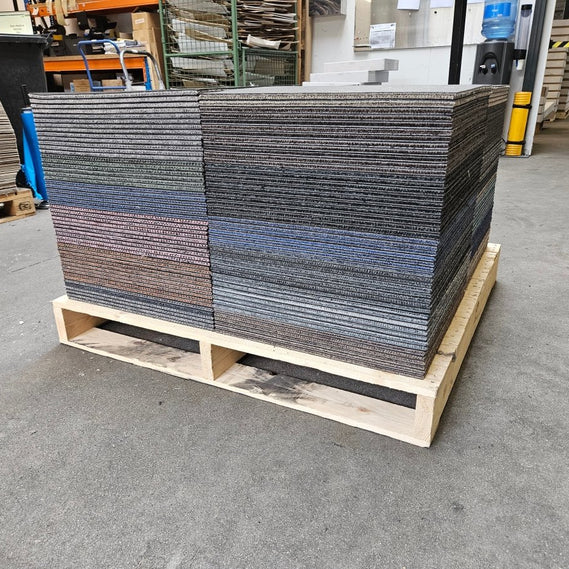 A - keus mix pallet 50x50cm v.a. 50 m2 - Van Heugten Tapijttegels B.V.