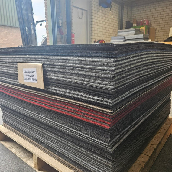 A - keus mix pallet Naaldvilt 100x100cm - 100 m2 - Van Heugten Tapijttegels B.V.