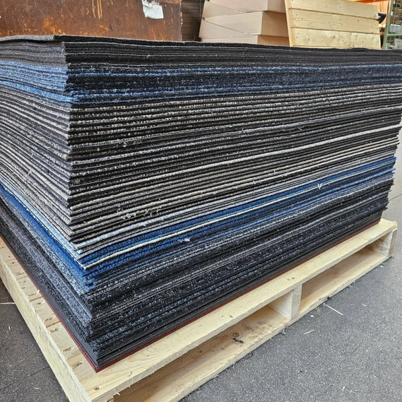 B-keus mix pallet 100x100cm tapijttegels 100 m2 - Van Heugten Tapijttegels B.V.